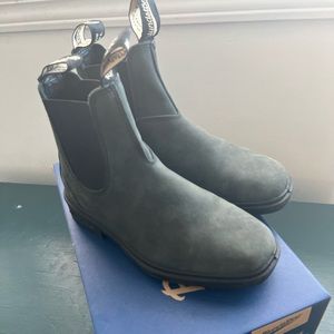Size 4.5 rustic black chisel toe Blunstone